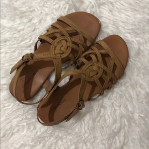•Maurices Sandals•